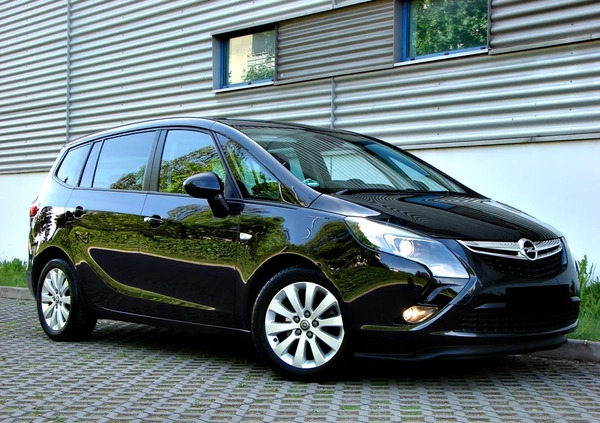 Opel Zafira cena 40900 przebieg: 180000, rok produkcji 2015 z Elbląg małe 667